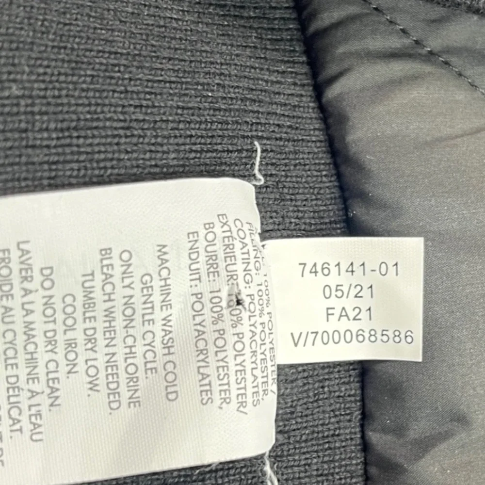 Banana Republic Reversible Quilted Puffer Performance Vest Mens M Black Blue NWT